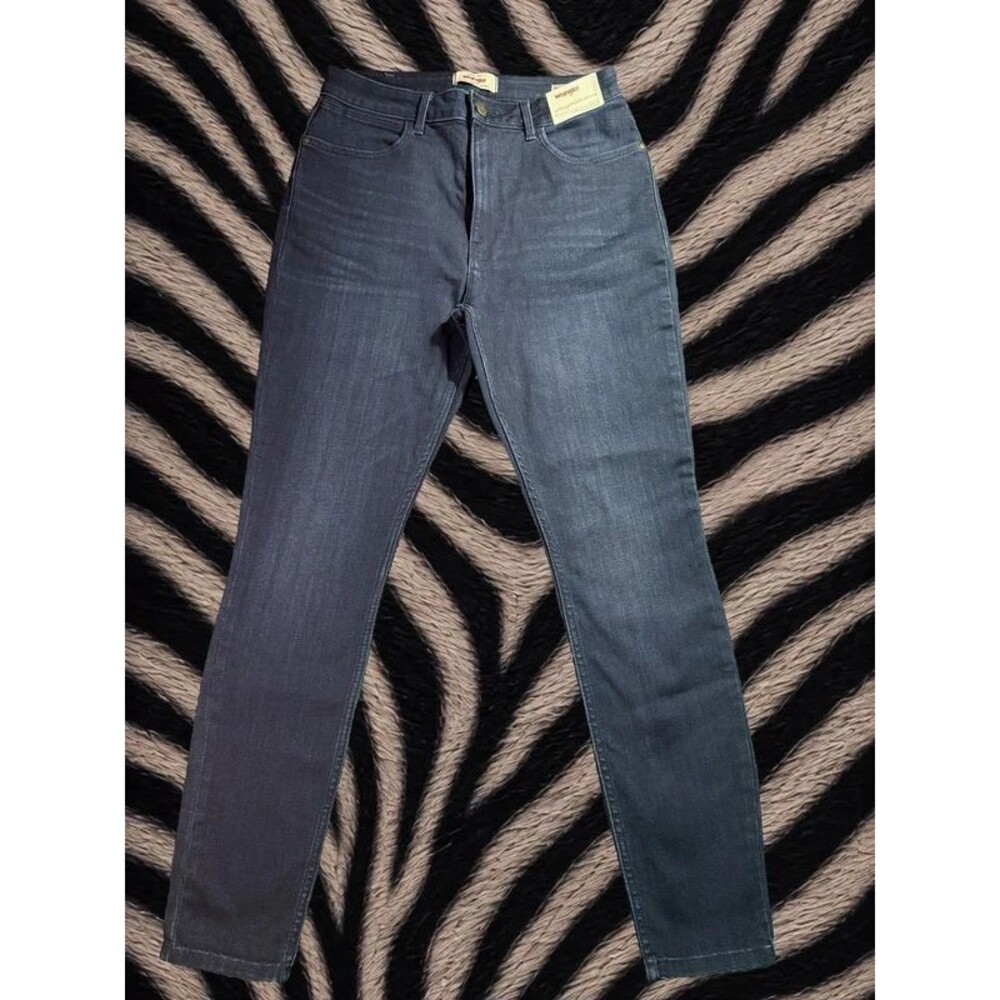 NWT Wrangler Unforgettable Skinny Jeans